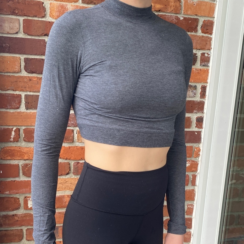 Gray Long Sleeve Crop Top